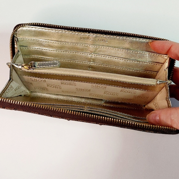 Michael Kors Jet Set Continental Coated Canvas Zip Around Wallet - Picture 7 of 10